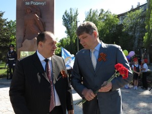 Луганщина предвыборная: “поддельный” Шахов, настоящий Струк и загнанный в угол Ефремов