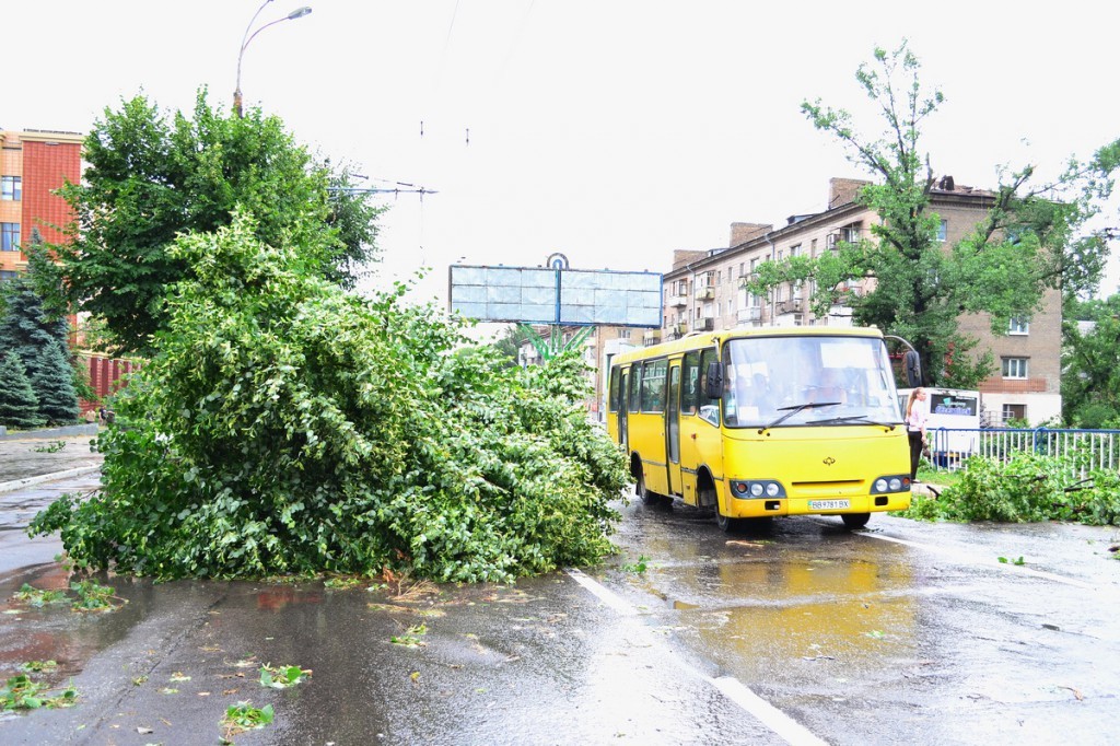 Ураган в Луганске: как бушевала стихия и ее последствия. ФОТО. ВИДЕО