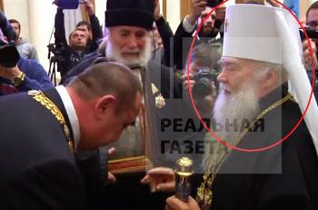Митрополит Луганский и Старобельский Иоанникий благославляет Плотницкого "на царство"