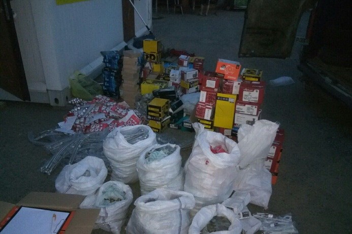 В Марьинке задержали два микроавтобуса с товаром для главарей «ДНР» (фото видео)