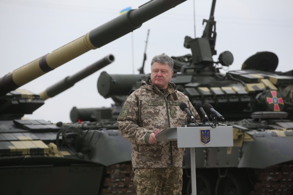 Украинская армия станет контрактной и добровольческой – Порошенко