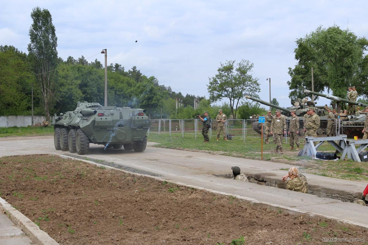 Бронетехника на занятиях 29 мая. Фото с сайта Харьковской ОГА