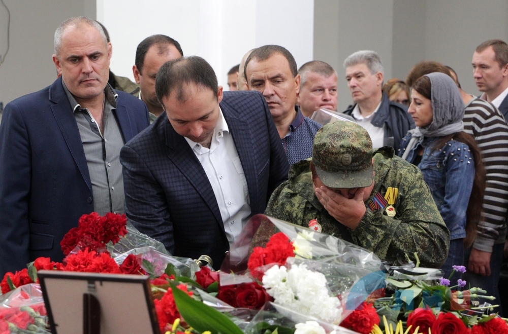 Убитых «депутатов» посмертно нагадили орденами