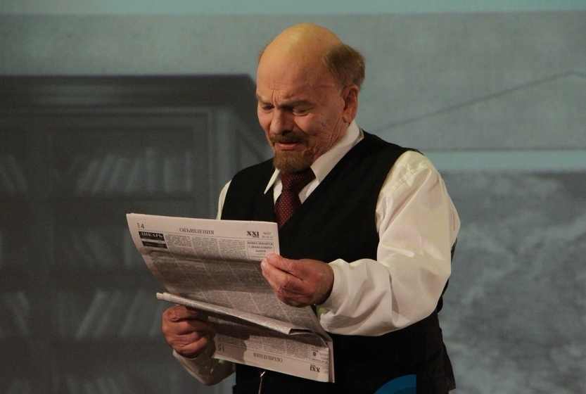 В «ЛНР» показали спектакль о Ленине, живущем в 2017 году