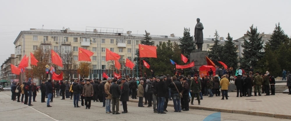 В Луганске митинговали в честь столетия революции
