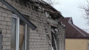Полиция сообщает о повреждении более 100 зданий в Новолуганском