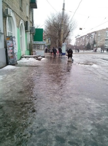 В  Луганске из-за гололеда ограничено движение транспорта