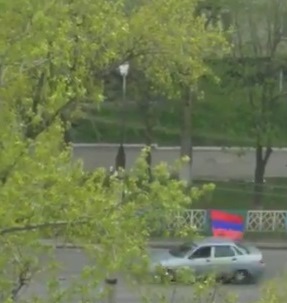 По Луганску прошла колонна авто с армянскими флагами