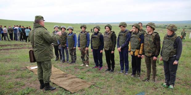 Боевики учили стрелять школьников из “ЛНР”
