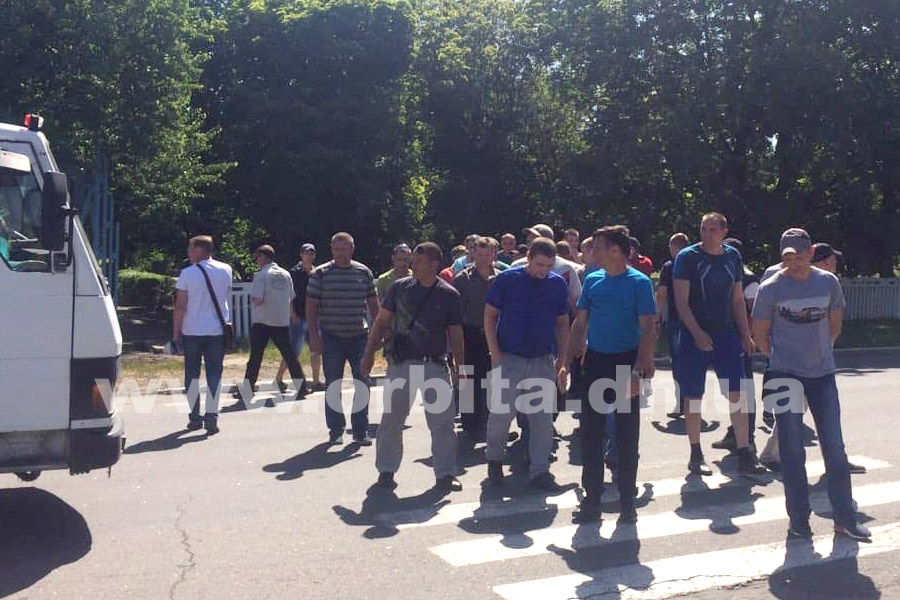 В Донецкой области шахтеры перекрыли дорогу