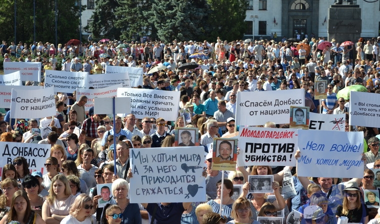 Группировка “ЛНР” устроила “трибунал” Порошенко, Гройсману и Турчинову