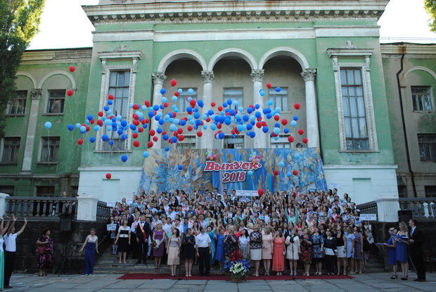 Школьники Луганской области отпраздновали выпускной (ФОТО)