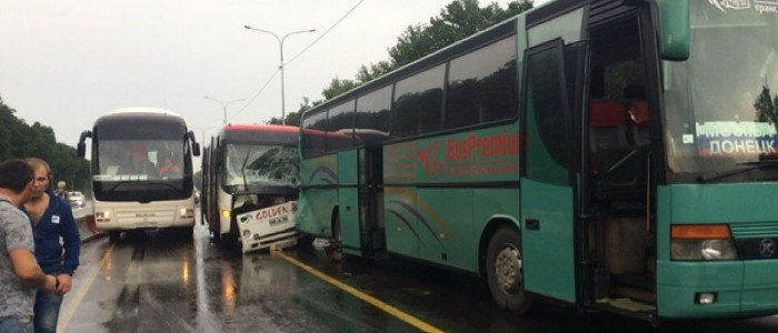 В России столкнулись автобусы из Луганска и Донецка