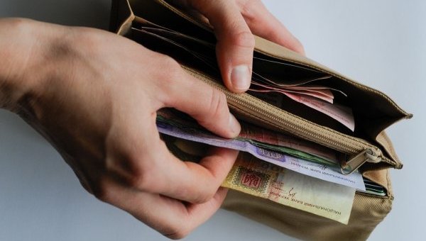 На Луганщине самые высокие зарплаты – в Северодонецке, самые низкие – в Лисичанске