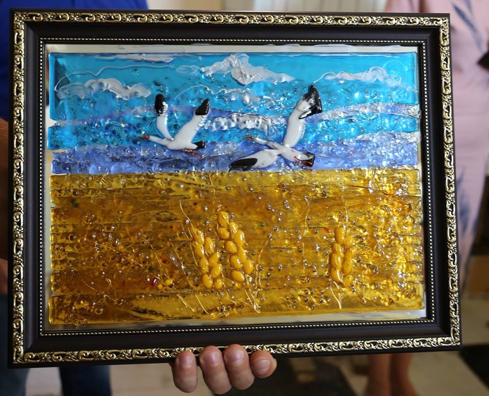 В Лисичанске делают зеркала и картины из стекла