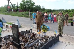 Шествие, награды и минута молчания: Авдеевка отпраздновала годовщину освобождения