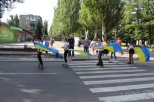 Шествие, награды и минута молчания: Авдеевка отпраздновала годовщину освобождения