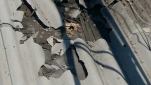 В поселке Золотое-4 снаряд повредил жилой дом
