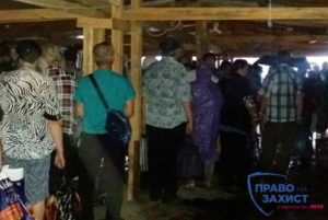 Из-за сильных дождей людям сложнее пересечь КПВВ на Донбассе