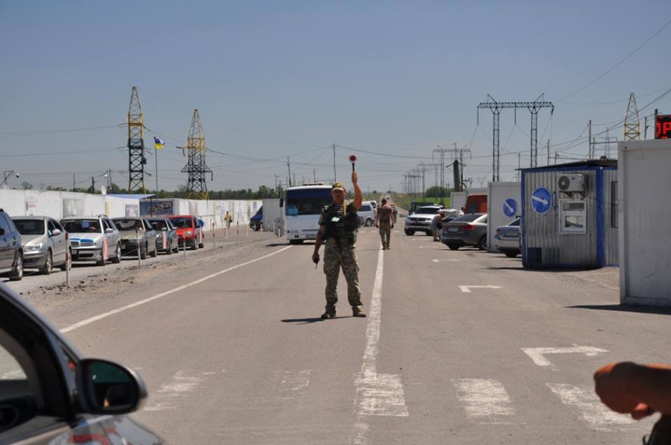 КПВВ «Майорское» закрыт, на «Марьинке» и «Гнутово» очереди и высокие цены за проезд