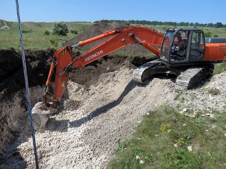 В Кременной начали строить новые опоры для высоковольтных линий