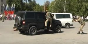В Донецке детям показали шоу со стрельбой и рукопашным боем