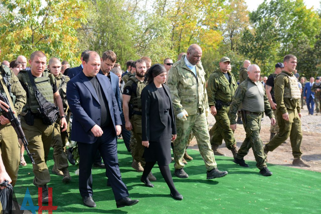 Захарченко похоронили на кладбище в Донецке