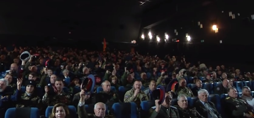 Атаман Козицин решил поддержать Пасечника на «выборах». Казаки проголосовали папахами