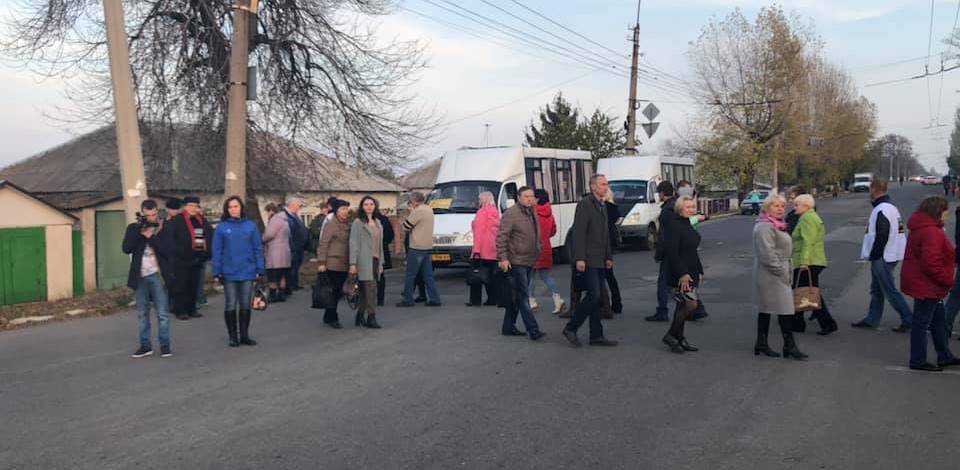 Бастующие шахтеры перекрыли дорогу