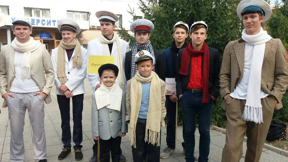 В Старобельске прошел парад Остапов Бендеров