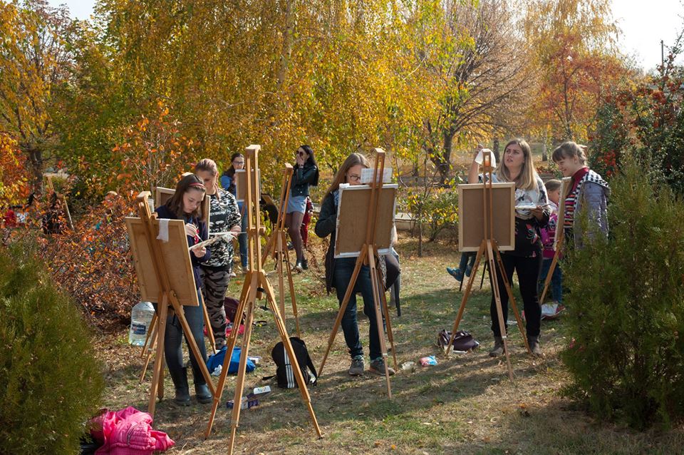 В Старобельске прошел парад Остапов Бендеров