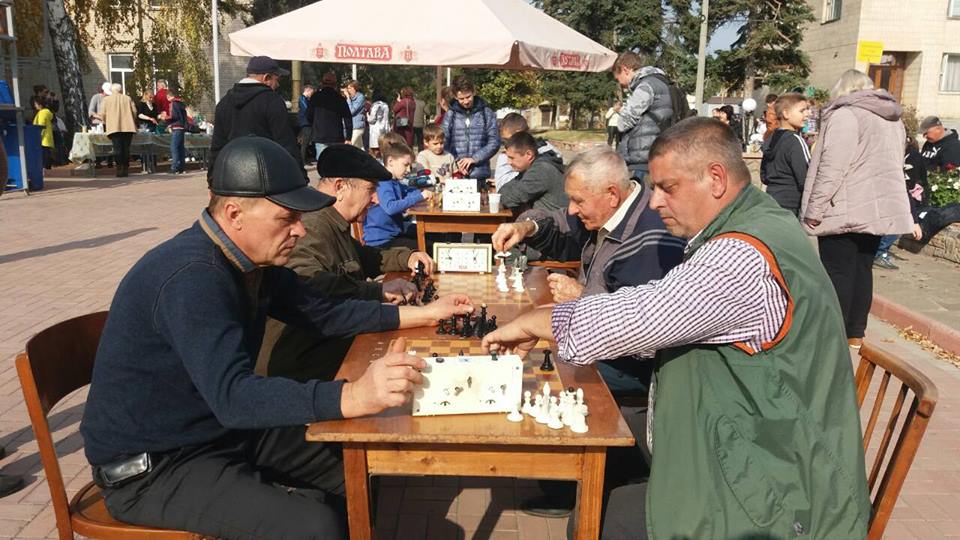 В Старобельске прошел парад Остапов Бендеров