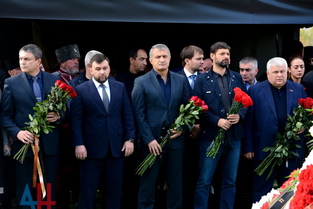 40 дней: в оккупированном Донецке поминают Захарченко