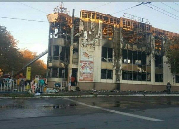 В оккупированном Антраците сгорел торговый центр