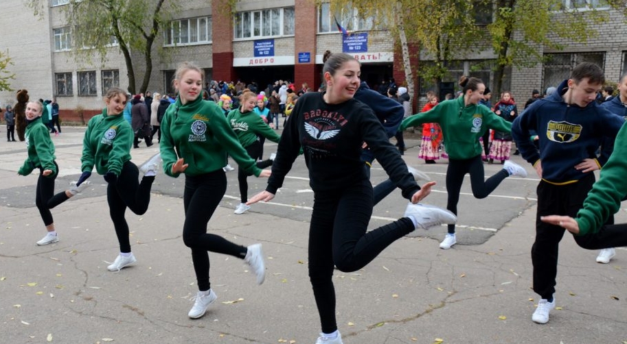 В “ДНР” детей заставили зазывать на “выборы”