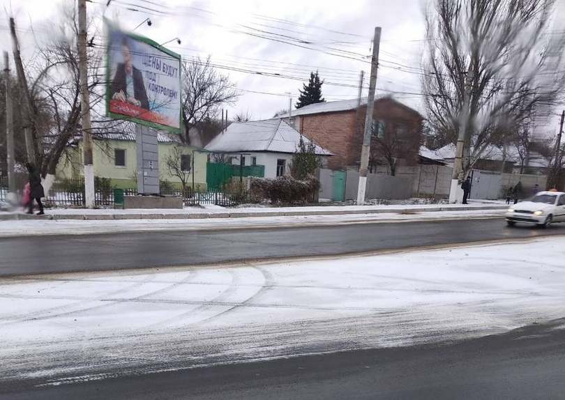В Луганске выпал снег. Очевидцы рассказывают о ДТП