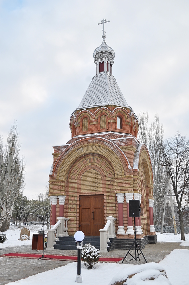 В Луганске «ночной волк» «Хирург» и “министр” Корнет открыли часовню