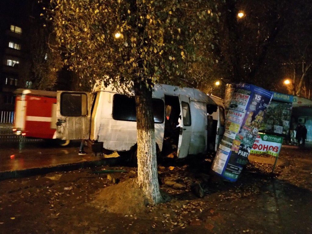 В Луганске столкнулись два микроавтобуса: есть пострадавшие