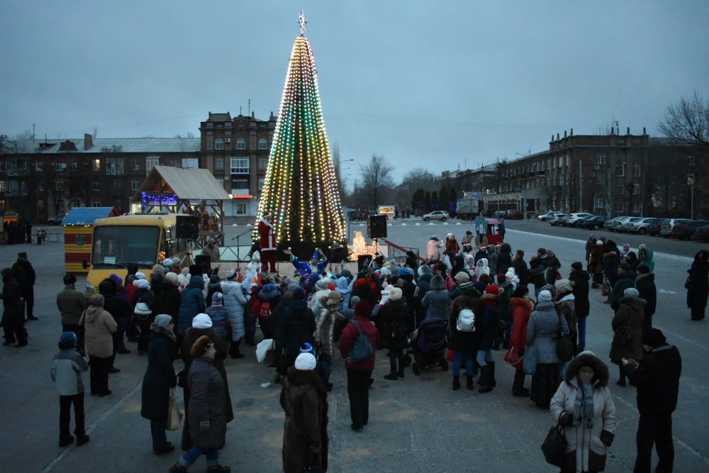 В Северодонецке зажгли главную елку города