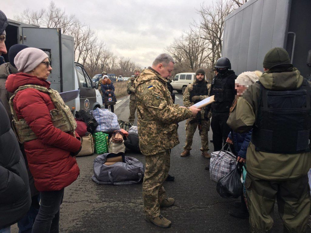 Еще 13 заключенных забрали с неподконтрольной территории