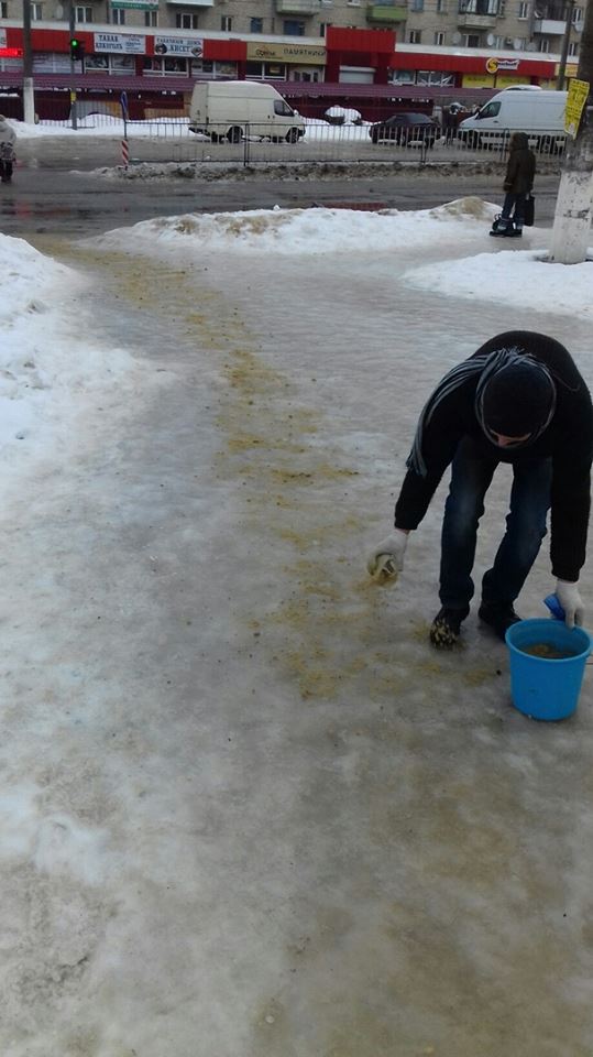 Жители оккупированного Луганска жалуются на гололед (Фото)