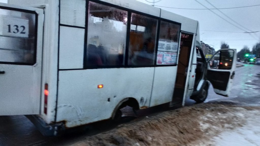 ДТП в Луганске с маршруткой: могли взорваться газовые баллоны