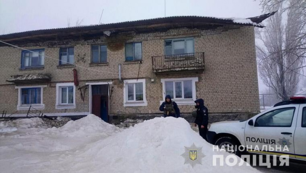 В Марковском районе у жилого дома обвалилась крыша