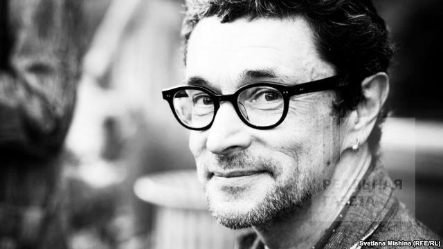 Основатель “Коммерсанта” предупредил, что “надо уезжать из России и увозить детей”