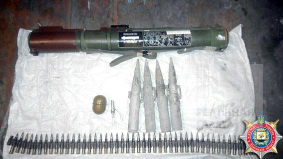 У жителя Авдеевки изъяли гранатомет и боеприпасы (фото)