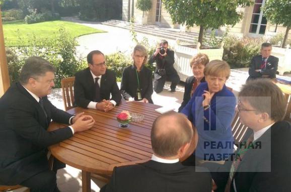Фотофакт: На встрече в Париже Порошенко посадили рядом с Путиным