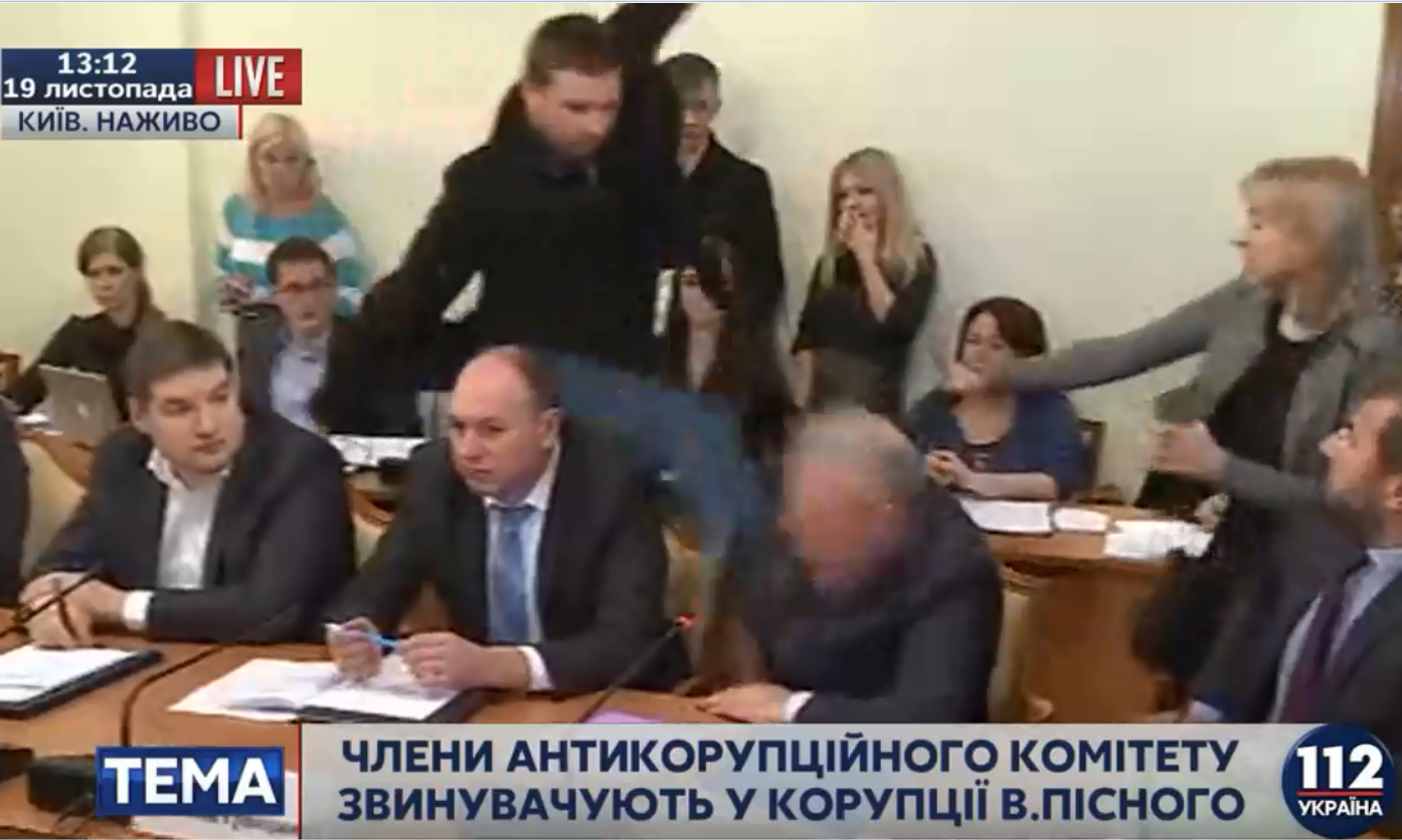 На Антикоррупционном комитете Верховной Рады произошла потасовка (видео)
