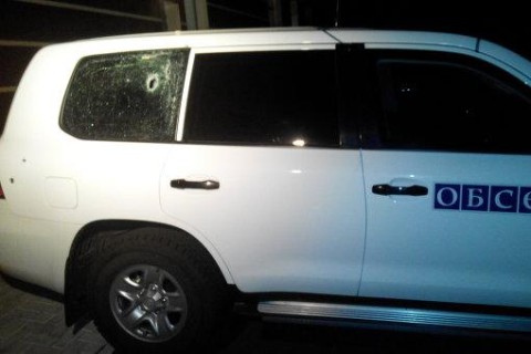 Автомобиль ОБСЕ попал под обстрел в районе Снежного