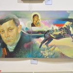 В Донецке показали картины с портретами «героев»