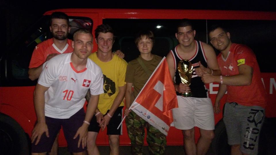 Швейцарские болельщики пытались проехать в Ростов через оккупированный Донецк